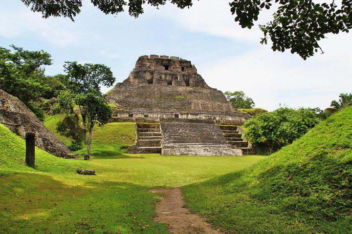 Belize maya ruins Xunanunich